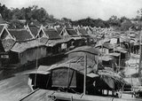 At the turn of the 20th century, the vast majority of Siamese were rice farmers who lived and worked along waterways. Fishermen too lived close to or on the rivers and canals. Every household had a boat, an estimated 600,000 of which navigated the canals and rivers of Bangkok. Rowing was done from the back of the boat. Most houses were made from wood and bamboo, and were built on stilts with a ladder running to the water.